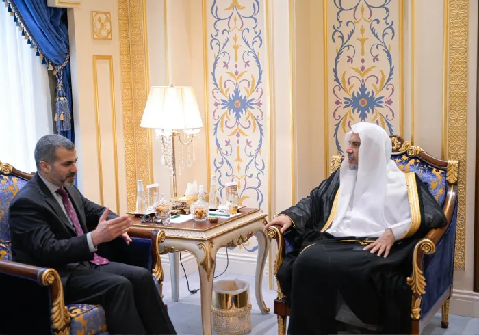 التقى معالي الأمين العام، رئيس هيئة علماء المسلمين، فضيلة الشيخ د.⁧‫محمد العيسى‬⁩‬⁩ في مكتبه بمكة المكرمة، سعادةَ القنصل العام لجمهورية العراق بالمملكة العربية السعودية، السيد محمد سمير النقشبندي