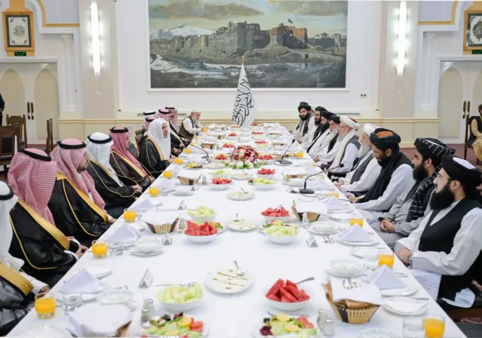 أقام نائب رئيس الوزراء الأفغاني، الملّا عبدالسلام حنفي، مأدبة غداء رسمية؛ احتفاءً بزيارة معالي الأمين العام، رئيس هيئة علماء المسلمين، فضيلة الشيخ د.محمد العيسى