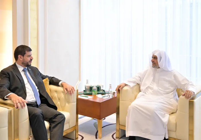 استقبلَ معالي الأمين العام، رئيس هيئة علماء المسلمين، فضيلة الشيخ د.⁧‫محمد العيسى‬⁩ ⁦‬⁩، رئيسَ شبكة يورونيوز، السيد بيدرو فارغاس ديفيد