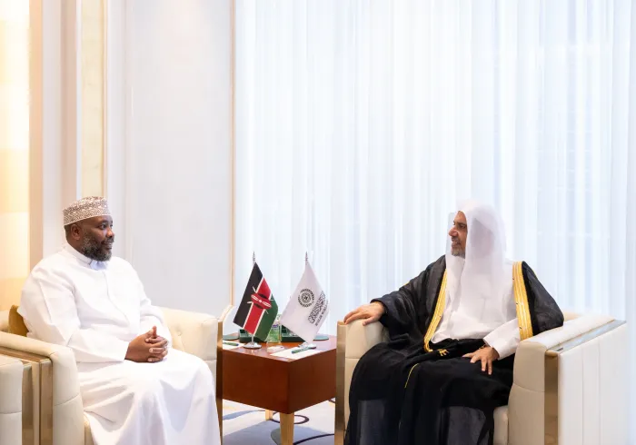 ‏استقبلَ معالي الأمين العام، رئيس هيئة علماء المسلمين، فضيلة الشيخ د.⁧‫محمد العيسى‬⁩‬⁩ سعادةَ سفير جمهورية كينيا لدى المملكة العربية السعودية، السيد محمد رمضان روانكيه