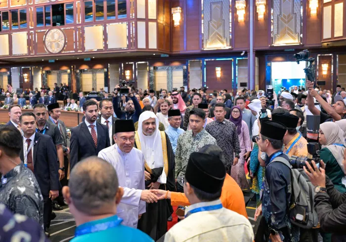 نظَّمتها رابطة العالم الإسلامي بالشراكة مع الحكومة الماليزية بمشاركة ٤٠٠ شخصية من كبار القيادات الدينية حول العالم  القمة الدولية لقيادات الأديان تدين مجازر غزة.. وتؤكّد تأييدها الوثيقة الختامية لمؤتمر حلّ الدولتين