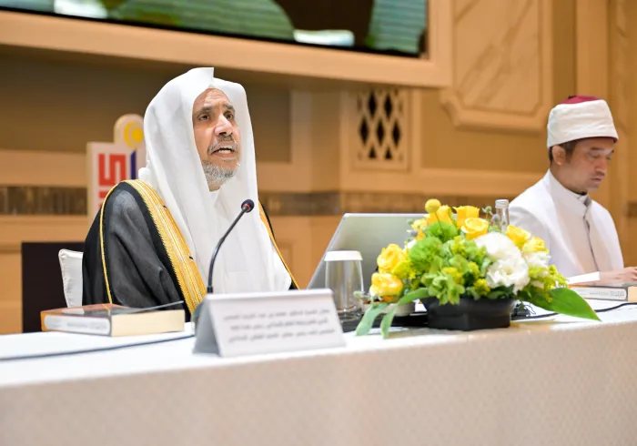 ‏الأولُ من نوعه، وقامت بإنجازه نخبة من الأكاديميين والباحثين من ذوي الاختصاص.. ‏مجموعةُ بحوثِ "ملتقى الفقهاء الأول" الذي نظّمه المجمع الفقهي التابع لرابطة العالم الإسلامي، في العاصمة الماليزية كوالالمبور، تقدِّم حزمة واسعة من البحوث والدراسات التي تُعَدّ دليلاً إرشاديّاً لتدريس مادة الفقه في المؤسسات الشرعية بالعالم الإسلامي.