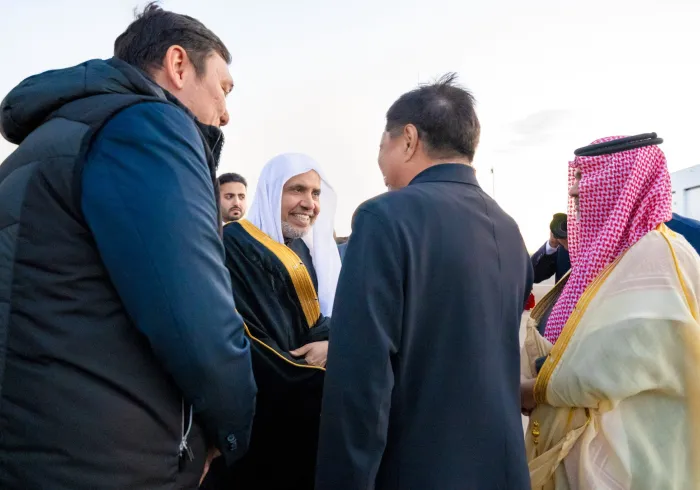 معالي الأمين العام، رئيس هيئة علماء المسلمين، الشيخ د.⁧‫محمد العيسى‬⁩‬⁩ يصل مساء اليوم العاصمة الكازاخية "أستانا"، وكان في استقباله قياديّو مجلس الشيوخ، وسماحة المفتي العام، وعددٌ من كبار المسؤولين