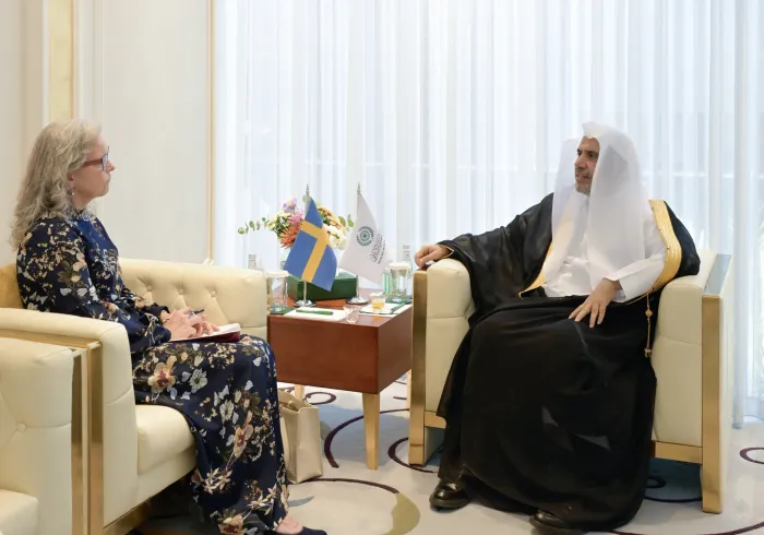 ‏استقبلَ معالي الأمين العام، رئيس هيئة علماء المسلمين، فضيلة الشيخ د.⁧‫محمد العيسى‬⁩ ⁦‪‬⁩، في مكتبه بالرياض ظُهرَ اليوم، سعادةَ سفيرة مملكة السويد لدى المملكة العربية السعودية، السيدة بيترا ميناندرا