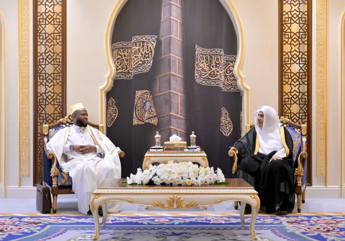 استقبل معالي الأمين العام، رئيس هيئة علماء المسلمين، فضيلة الشيخ د.⁧‫محمد العيسى‬⁩  ⁦‪‬⁩، في مكتبه بمكة المكرمة، سماحة الإمام الأكبر للشؤون الإسلامية، المفتي العام لجمهورية بروندي، الشيخ: ناياباغالو سالوم