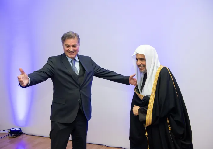 El SG, presidente de la Comisión de Ulemas Musulmanes, el Sheij Mohammed Al-Issa, se reunió en la sede del Parlamento en la capital Sarajevo con el actual presidente de la Cámara de Representanteso Sr. Denis Zvizdić.