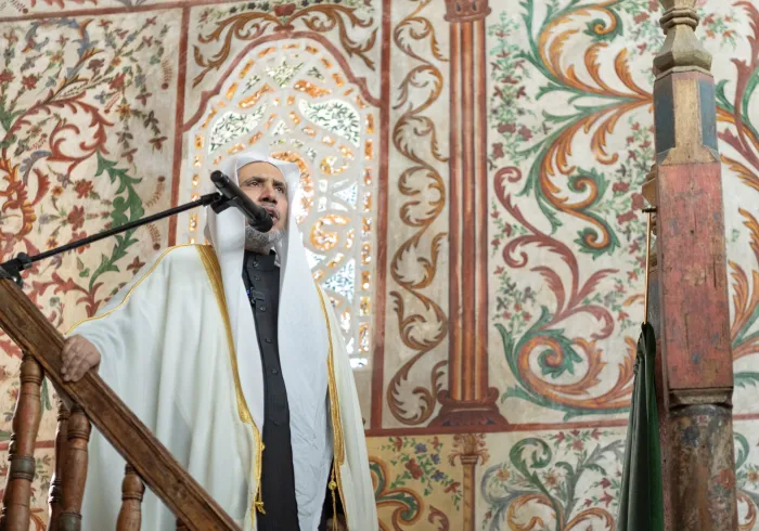 مِنْ على منبر الجامعِ التاريخيِّ الكبير بالعاصمة الألبانية تيرانا: ‏معالي الشيخ د.⁧‫محمد العيسى‬⁩ يخطُب جمعةَ هذا اليوم 6 شعبان