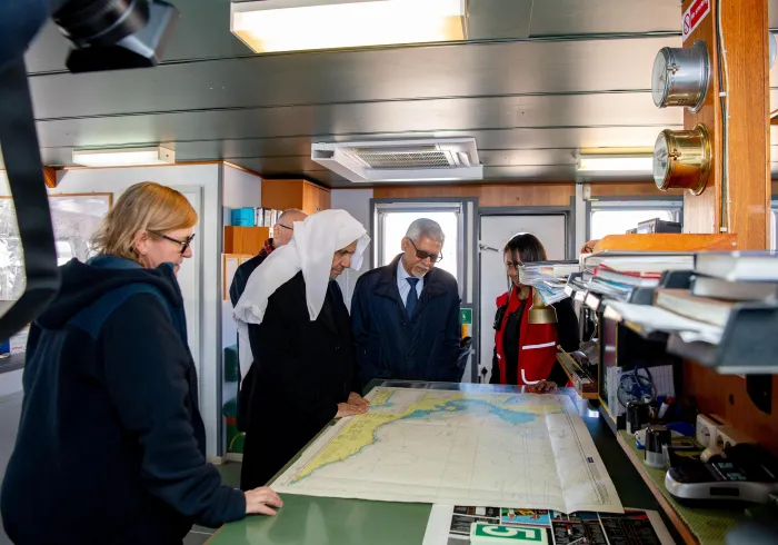 د.العيسى يلتقي رئيس جمعيات الصليب الأحمر والهلال الأحمر على متن سفينة "أوشن فايكينغ"