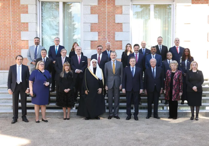 Incluant une réunion bilatérale spéciale entre Sa Majesté et le SG :