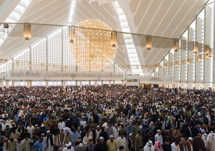 Cheikh Mohammed Alissa souligne depuis la chaire de la mosquée du Roi Faisal à Islamabad que chaque musulman tient à la réputation de sa religion, mais la véritable préoccupation est de veiller à ce que chacun de nous soit un bon ambassadeur de sa religion devant le monde, partout où il réside et voyage sur la terre du Créateur