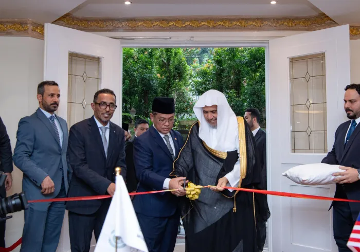 Junto al Ministro de Asuntos Religiosos de la Oficina del Primer Ministro de Malasia, el Sheij Mohammed Al-Issa