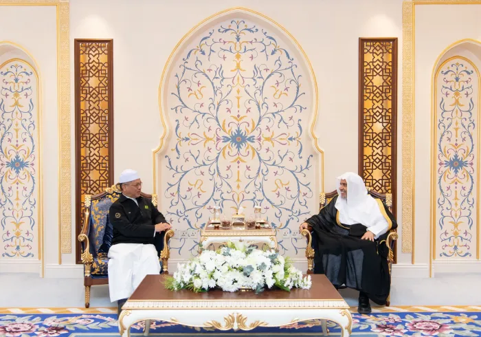 استقبل معالي الأمين العام رئيس هيئة علماء المسلمين، فضيلة الشيخ د.⁧‫محمد العيسى‬⁩، في مكتبه بمكة المكرمة، معالي الوزير برئاسة وزراء ماليزيا للشؤون الدينية، د.محمد نعيم بن مختار، والوفد المرافق له