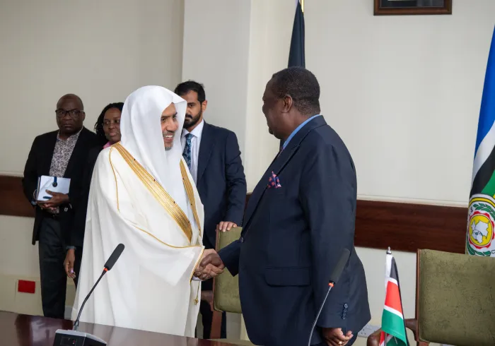 El Primer Ministro de la República de Kenia, Sr. Musalia Mudavadi, recibió al Secretario General, Presidente de la Comisión de Ulemas, el Sheij Mohammed Al-Issa