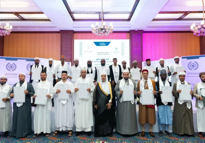 أكبر احتفالية قرآنيةٍ على المستوى الأفريقي  الأمين العام لرابطة العالم الإسلامي يُكرِّم الفائزين في مسابقة النُّخبة للقراءات العشر