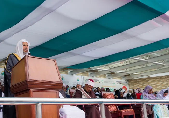 ‏(وفي ذلك فَلْيَتَنَافسِ المُتَنَافِسُون)  ‏ سباقٌ قرآنيّ عالميّ، هو الأول من نوعه تشهده القارّة الأفريقية، هدفُه "الإسهام في المزيد من تعزيز مكانةِ القرآنِ الكريم في عموم الوجدان الإسلامي"، وبخاصةٍ "تشجيع الفتيات على حفظ كتابِ الله الكريم وتلاوته وتعلمّه".