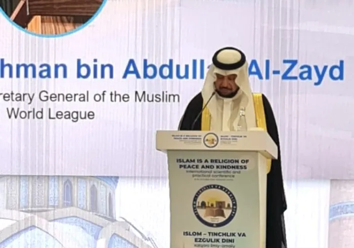 Atas nama Yang Mulia Sekretaris Jenderal LMD, Ketua Organisasi Ulama Msulim, Syekh Dr. Mohammed Alissa   , Yang Mulia Wakil Sekretaris Jenderal Dr. Abdulrahman Al-Zaid, mewakili Liga Muslim Dunia dalam Konferensi Ilmiah Internasional