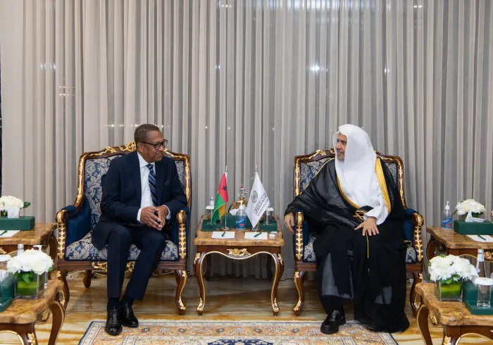 ‏التقى معالي الأمين العام، رئيس هيئة علماء المسلمين، فضيلة الشيخ د.محمد العيسى‬⁩‬⁩ في مكتبه مساء اليوم، معالي وزير خارجية جمهورية غينيا بيساو، السيد كارلوس بينتو بيرييرا. ‏وجرى خلال اللقاءِ بحثُ عددٍ من الموضوعات ذات الاهتمام المُشترَك.