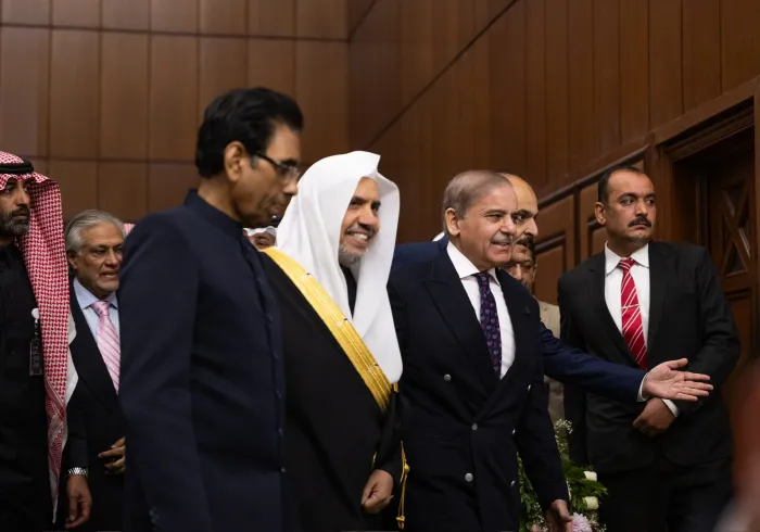 معالي الأمين العام، رئيس هيئة علماء المسلمين، فضيلة الشيخ د. ⁧‫محمد العيسى‬⁩ ‬⁩  ‏خلال إطلاق ⁧‫مبادرة تعليم الفتيات ‬⁩ في المجتمعات المسلمة من العاصمة الباكستانية "إسلام آباد"