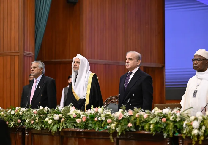 دولة رئيس وزراء جمهورية باكستان الإسلامية، السيد محمد شهباز شريف، خلال رعايته مؤتمر إطلاق مبادرة رابطة العالم الإسلامي: ⁧‫مبادرة تعليم الفتيات ‬⁩ في المجتمعات المسلمة من العاصمة الباكستانية "إسلام آباد"