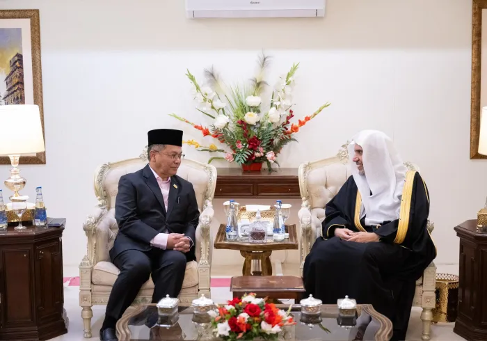 استقبلَ معالي الأمين العام، رئيس هيئة علماء المسلمين، فضيلة الشيخ د.⁧‫محمد العيسى‬⁩ ‬⁩، بمقر إقامته في العاصمة الباكستانية "إسلام آباد"، معاليَ الوزير برئاسة وزراء ماليزيا للشؤون الدينية، د.محمد نعيم بن مختار.