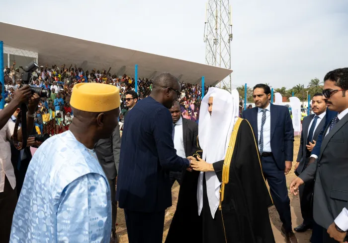 معالي الأمين العام، رئيس هيئة علماء المسلمين، فضيلة الشيخ د.⁧‫محمد العيسى‬⁩‬⁩، يدشن المسابقةَ القرآنية "تيجان النور" التي تنظمها ⁧‫رابطة العالم الإسلامي‬⁩ على مستوى الجمهورية