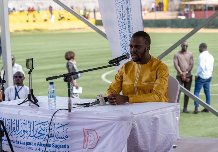 تتوزع المسابقة إلى خمسة فروع هي: حفظ القرآن كاملاً، وحفظ 20 جزءًا، و 15 جزءًا، و 10 أجزاء، و 5 أجزاء، وتتضمن عدداً من البرامج المصاحِبة لها مثل: دورة مهارات تعليم إقراء القرآن، ودورة تأهيل الأئمة والمعلمين، ودورة تصحيح التلاوة، وغيرها.