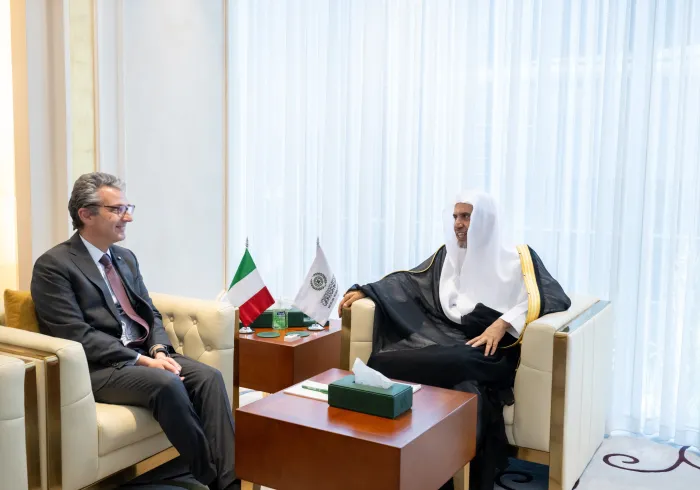 ‏استقبل معالي الأمين العام، رئيس هيئة علماء المسلمين، فضيلة الشيخ د.⁧‫#محمد_العيسى‬⁩ ⁦‪@MhmdAlissa‬⁩، في مكتبه بالرياض ظهر اليوم، سعادةَ سفير جمهورية إيطاليا لدى المملكة العربية السعودية، السيد كارلو بالدوتشي. ‏وجرى خلال اللقاءِ مناقشةُ عددٍ من المواضيع ذات الاهتمام المُشترَك.