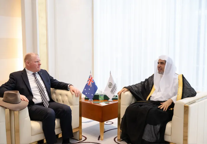 استقبل معالي الأمين العام، رئيس هيئة علماء المسلمين، فضيلة الشيخ د.⁧‫محمد العيسى‬⁩ ‬⁩، في مكتبه بالرياض، ظُهرَ اليوم، سعادةَ سفير أستراليا لدى المملكة العربية السعودية، السيد مارك دونوفان