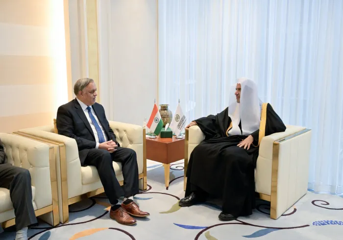 استقبل معالي الأمين العام، رئيس هيئة علماء المسلمين، فضيلة الشيخ د.⁧‫ محمد العيسى‬⁩‬⁩ ‏، في مكتبه ظُهر اليوم، سعادةَ سفير جمهورية الهند لدى المملكة العربية السعودية، الدكتور سهيل إعجاز خان