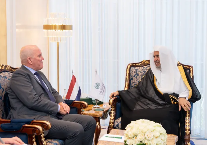 التقى معالي الأمين العام، رئيس هيئة علماء المسلمين، فضيلة الشيخ د.محمد العيسى، في مكتبه بالرياض اليومَ، سعادةَ سفير مملكة هولندا لدى المملكة العربية السعودية، السيد هانز بيتر فان ديرفودا.
