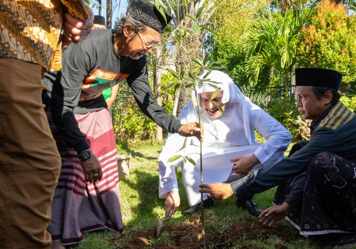 La naturaleza en la que vivimos es un regalo del Creador para el Hombre. Ha puesto a su disposición todo lo que está en los cielos y en la tierra, otorgándole todas sus bendiciones.