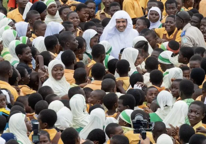 رابطہ عالم اسلامی نے کرونا وائرس کے دوران انسانی ہمدردی کی کاوشوں کو تیز کرنے کے ساتھ ساتھ، دنیا میں پُر امن ماحول کے تسلسل کے لئے مکالمے کے ذریعے کمیونٹیز کے مابین پل کی تعمیر کا سلسلہ بھی جاری رکھا