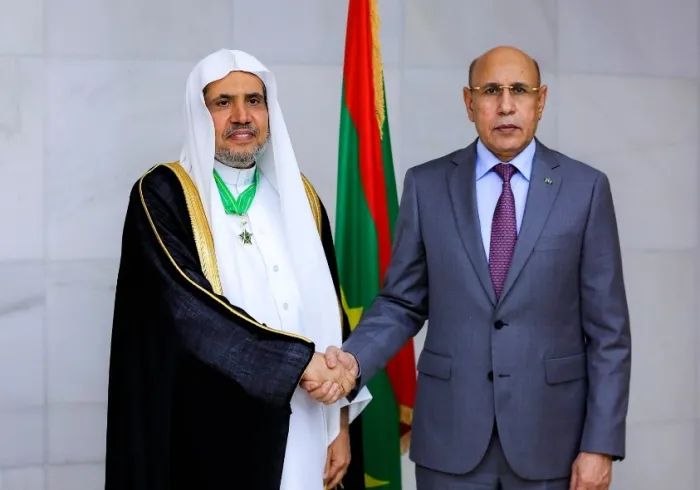 In a great ceremony attended by ministers: the Mauritanian president awards Sheikh Dr. Al-Issa the National Order of Merit for his international efforts in clarifying the true image of Islam