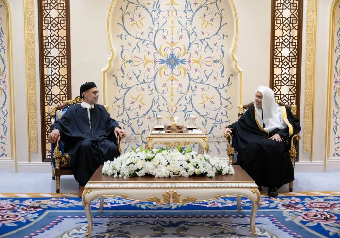 استقبل معالي الأمين العام، رئيس هيئة علماء المسلمين، الشيخ د.⁧‫محمد العيسى‬⁩‬⁩، في مكتبه بمكة المكرمة، معاليَ الوزير في حكومة دولة ليبيا، رئيس الهيئة العامة لشؤون الحج والعمرة، السيد علي محمد البشير حمودة