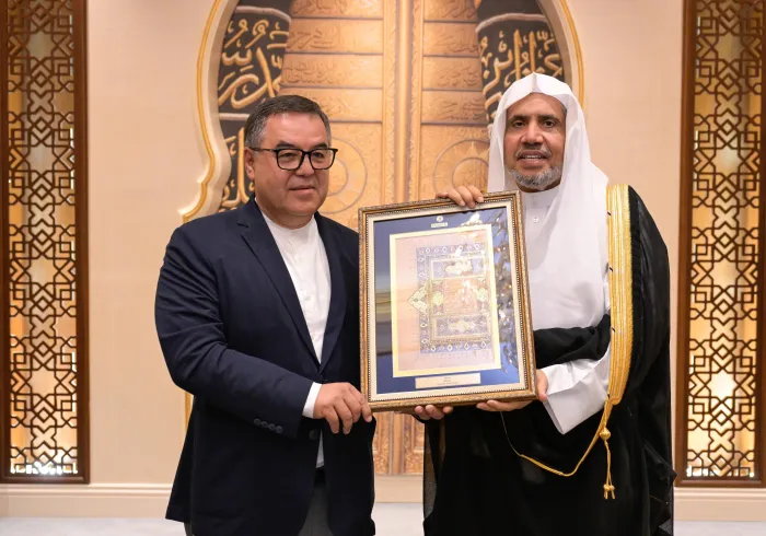 At the Muslim World League headquarters in Makkah, H.E. Dr. Mohammed Al-Issa met with H.E. Dr. Firdavs Abduhalikov, President of the Center for Islamic Civilization in Uzbekistan.