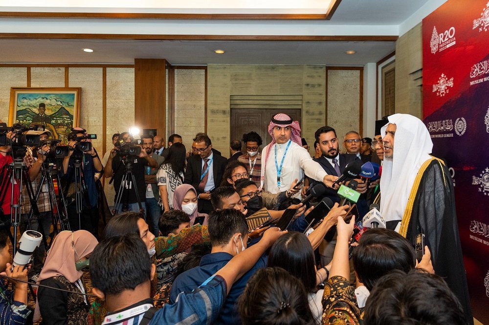 أطلقت "منتدى بناء الجسور بين الشرق والغرب": من مقر انعقاد قمة G20 في بالي: