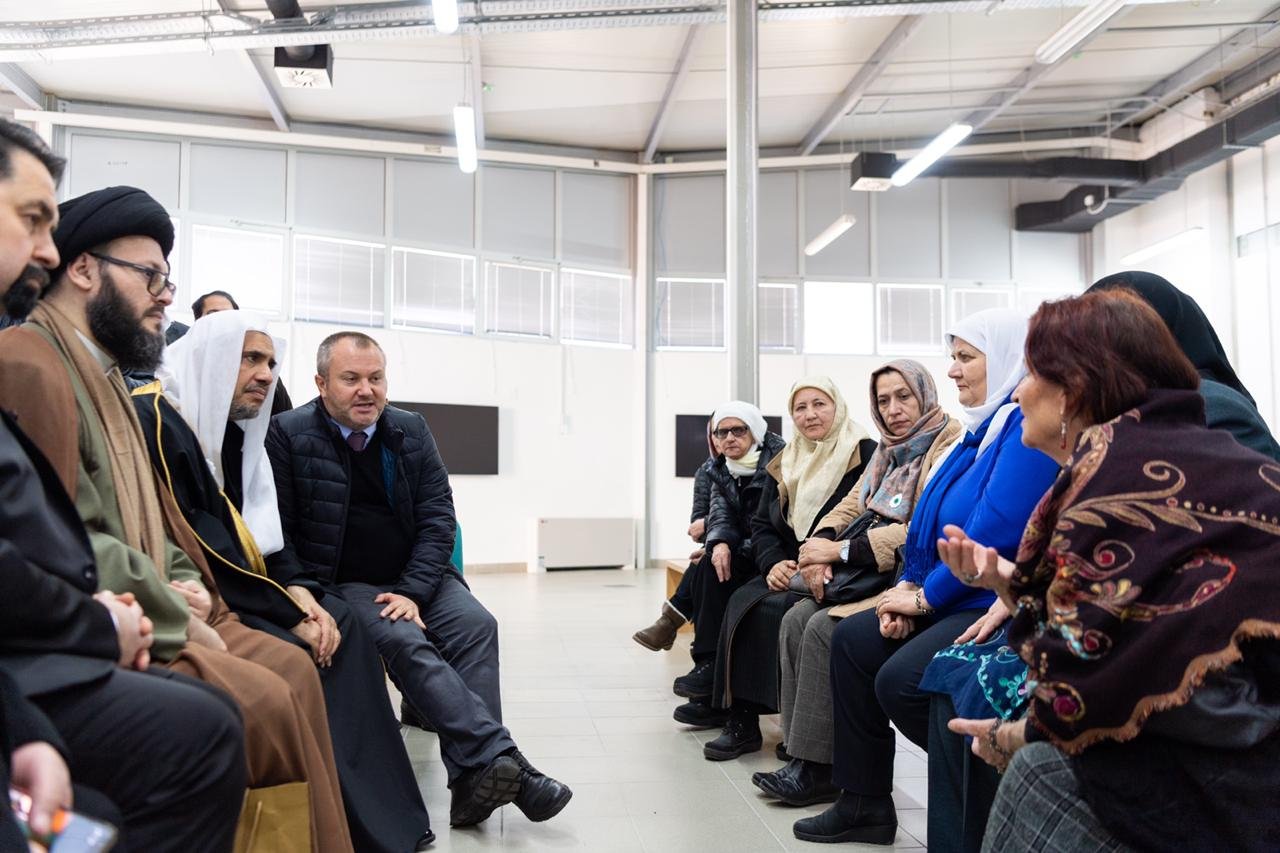 معالي الشيخ د. ⁧‫محمد العيسى‬⁩ يقود وفداً إسلامياً رفيعاً بمشاركة عددٍ من قيادات أتباع الأديان في زيارة تضامنية مع ضحايا المذابح ضد المسلمين في "سربرنيتسا"