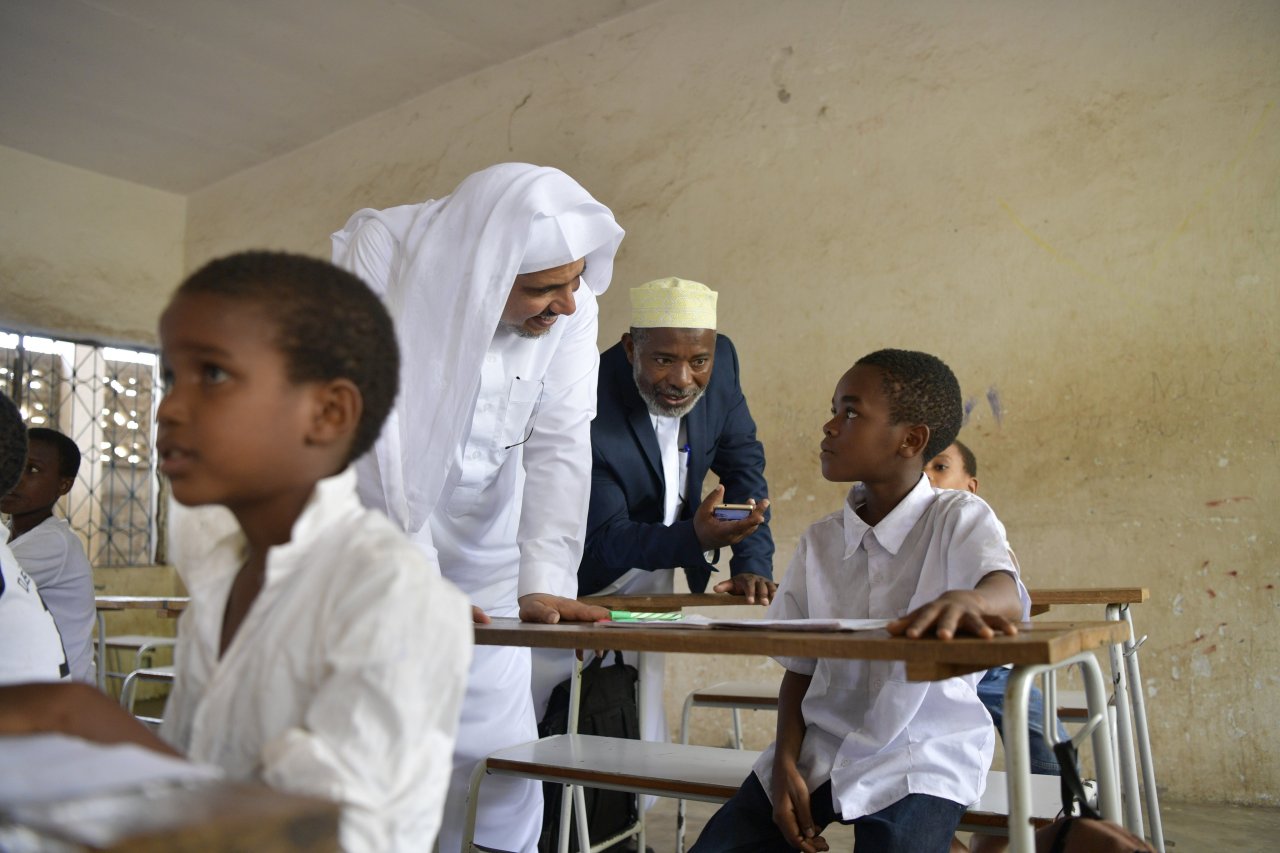 التعليمُ حصانةٌ للأفراد، ونهضةٌ للمجتمعات، وعنصرٌ رئيسٌ في إرساء السلام والازدهار العالمي