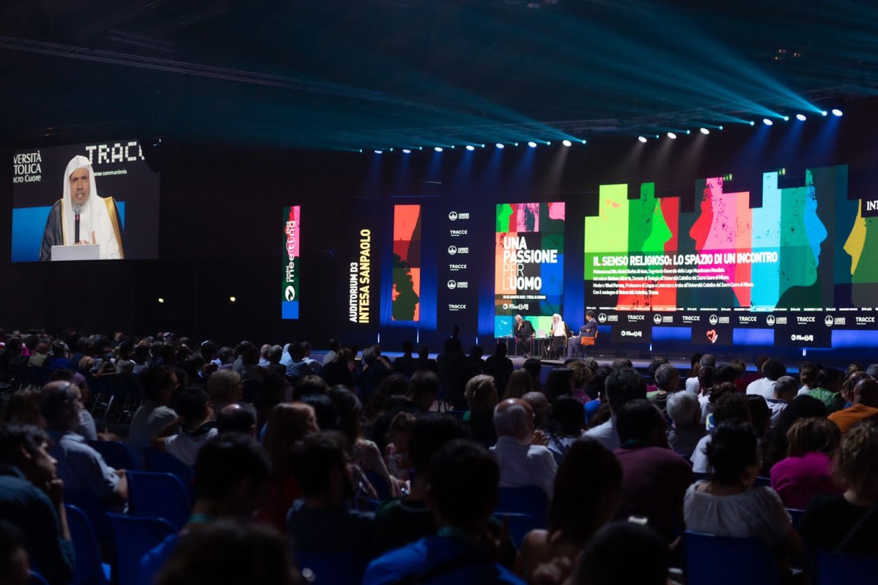 A partir de la plate-forme du plus grand forum européen de la jeunesse auquel participe environ un million de visiteurs, cheikh Alissa affirme que la liberté s'arrête aux lois des pays et à leurs valeurs sociétales.