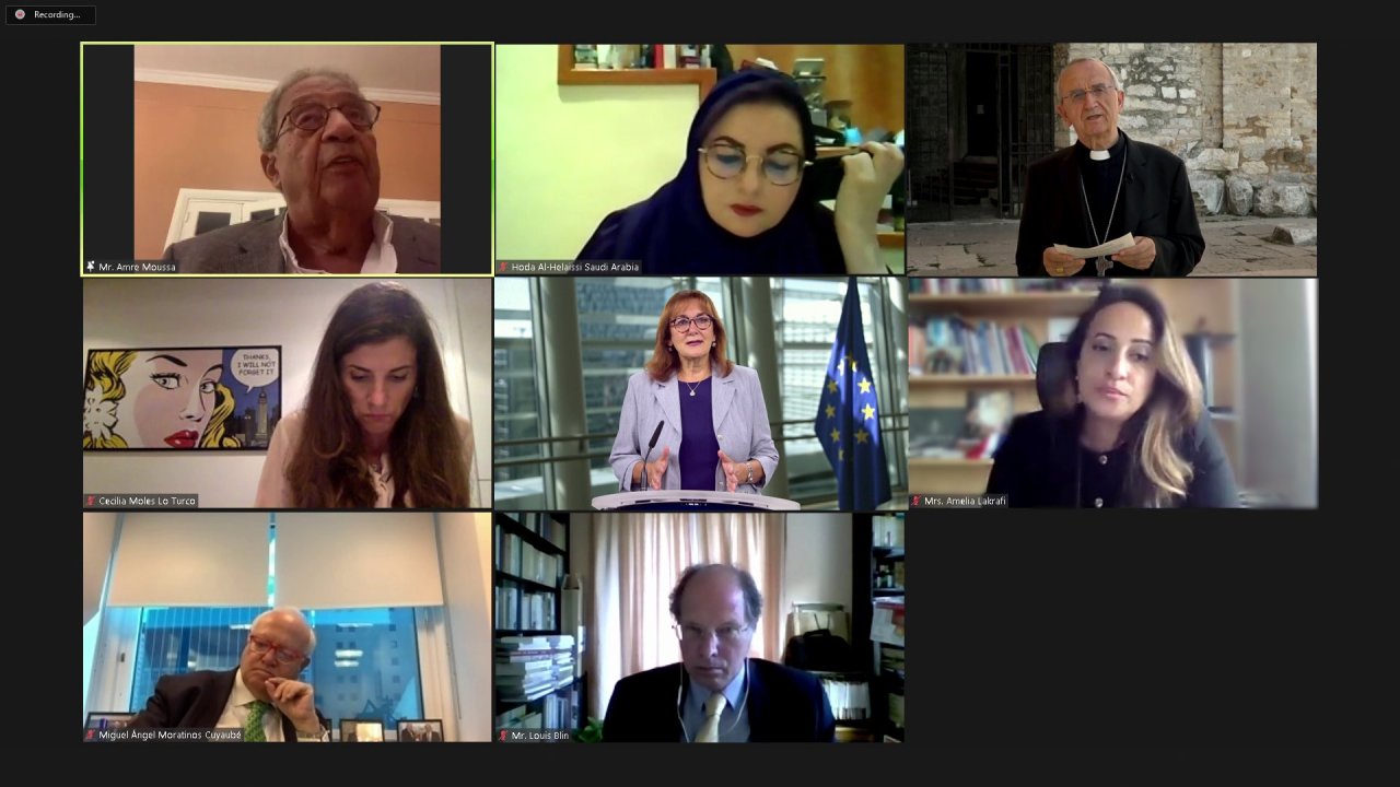 ‏انطلاق مؤتمر: "تعزيز الصداقة والتعاون بين الأمم والشعوب" في الرياض‬⁩ بمشاركة معالي الشيخ د. محمد العيسى‬⁩، وفخامة الرئيسة الكرواتية السابقة الناشطة في مجال السلام السيدة كوليندا كيتاروفيتش