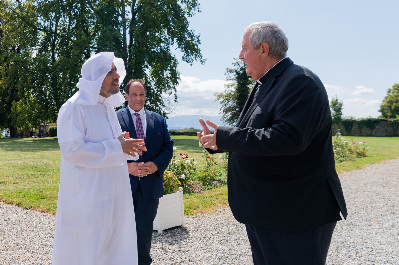 عالمی کونسل آف چرچز کے سیکرٹری جنرل ڈاکٹر یوان سوکا نے جنیوا میں عزت مآب شیخ ڈاکٹر ‫محمد العیسی‬ کے اعزاز میں ظہرانہ دیا