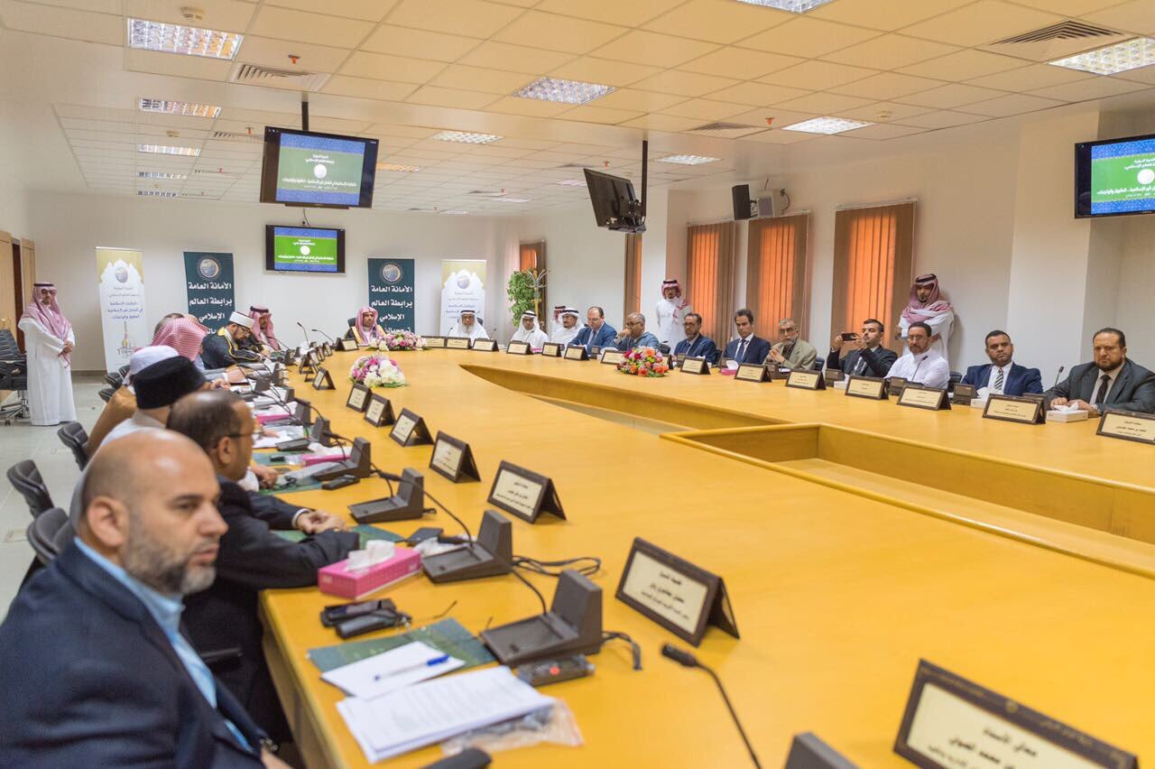 معالي الأمين العام مفتتحاً "الندوة الدولية للجاليات الإسلامية"