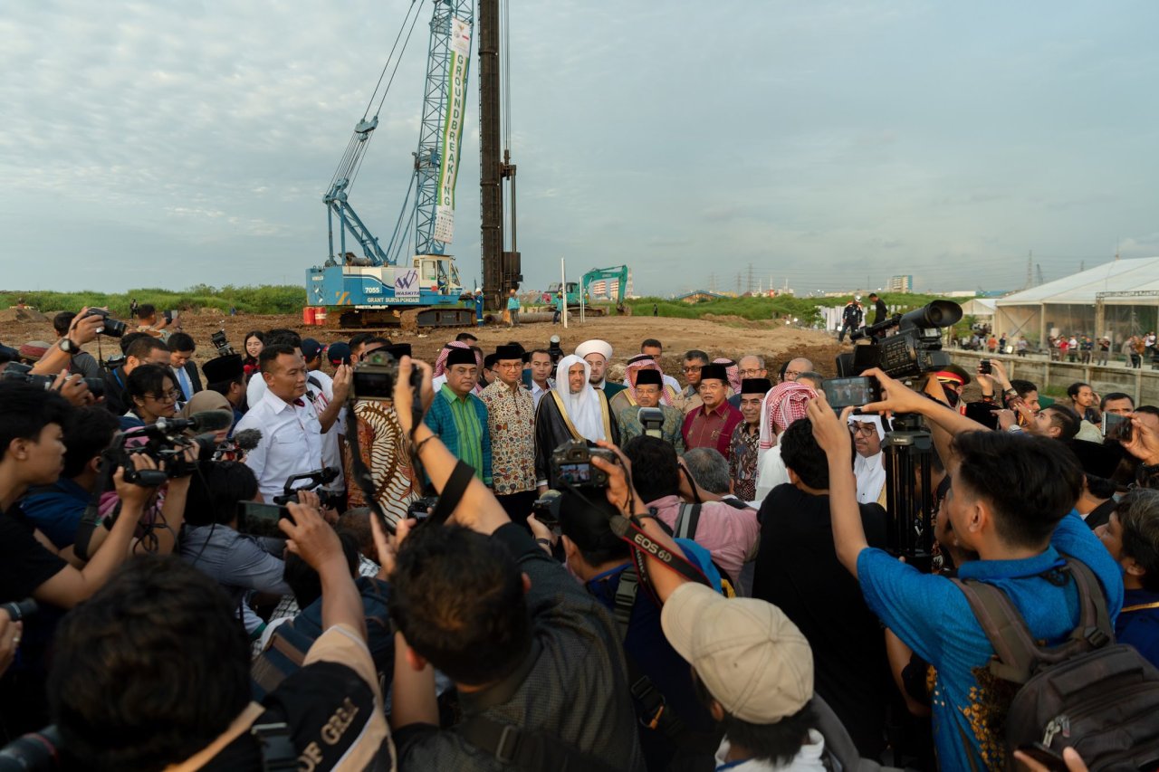 الأمين العام للرابطة ونائب الرئيس الأندونيسي يضعان حجر الأساس لفرع متحف السيرة النبوية والحضارة الإسلامية