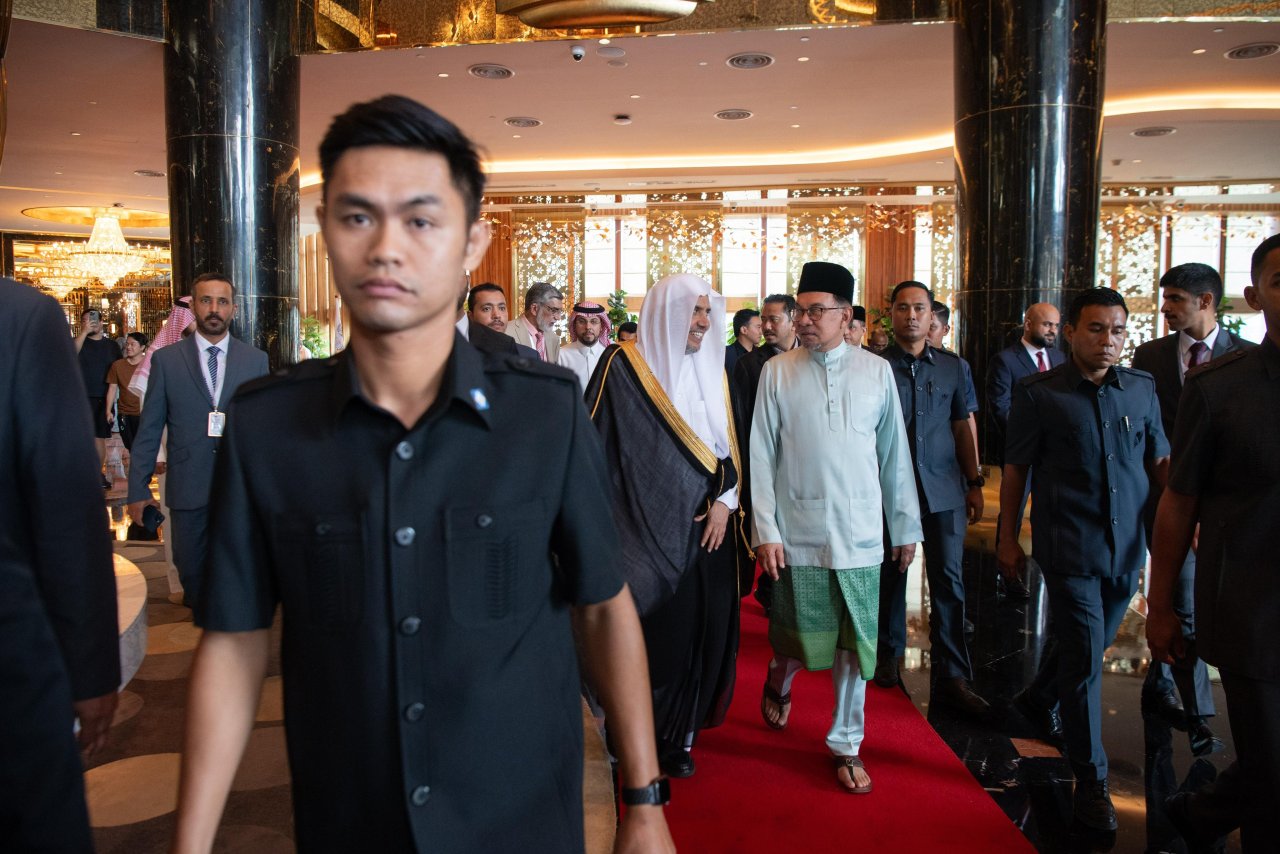 رئيس الوزراء الماليزي يعلن اعتبار هذا المؤتمر: "المؤتمر التأسيسي للأخوة والتعاون بين القادة الدينيين، يتلوه مؤتمر سنويٌّ تحت اسم: "قمة كوالالمبور للقيادات الدينية" لتناقش كل عام موضوعاتها المستجدة.