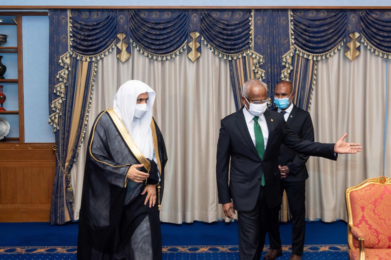 استقبل فخامة رئيس جمهورية المالديف‬⁩، السيد إبراهيم صالح معالي الشيخ د.محمد العيسى‬⁩ في القصر الرئاسي في العاصمة “ماليه”