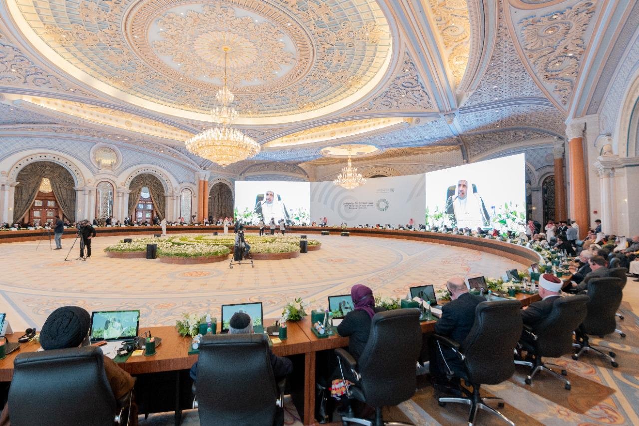 تحت مظلة رابطة العالم الإسلامي.. وبحضور قيادات دينية حول العالم   الرياض تشهد إصدار: "إعلان القيم الإنسانية المشتركة".. تأكيد مركزية الدين في الحضارات