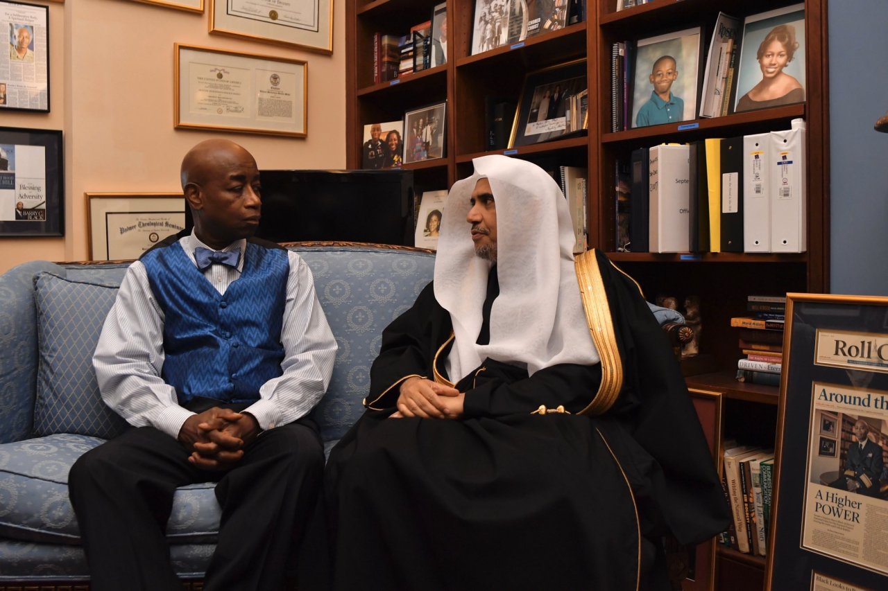 Le D.Mohammad Alissa a été reçu par le prêtre affilié au Sénat américain  M. Bary Blake avec qui, il a eu un entretien portant sur des sujets d’intérêt commun.