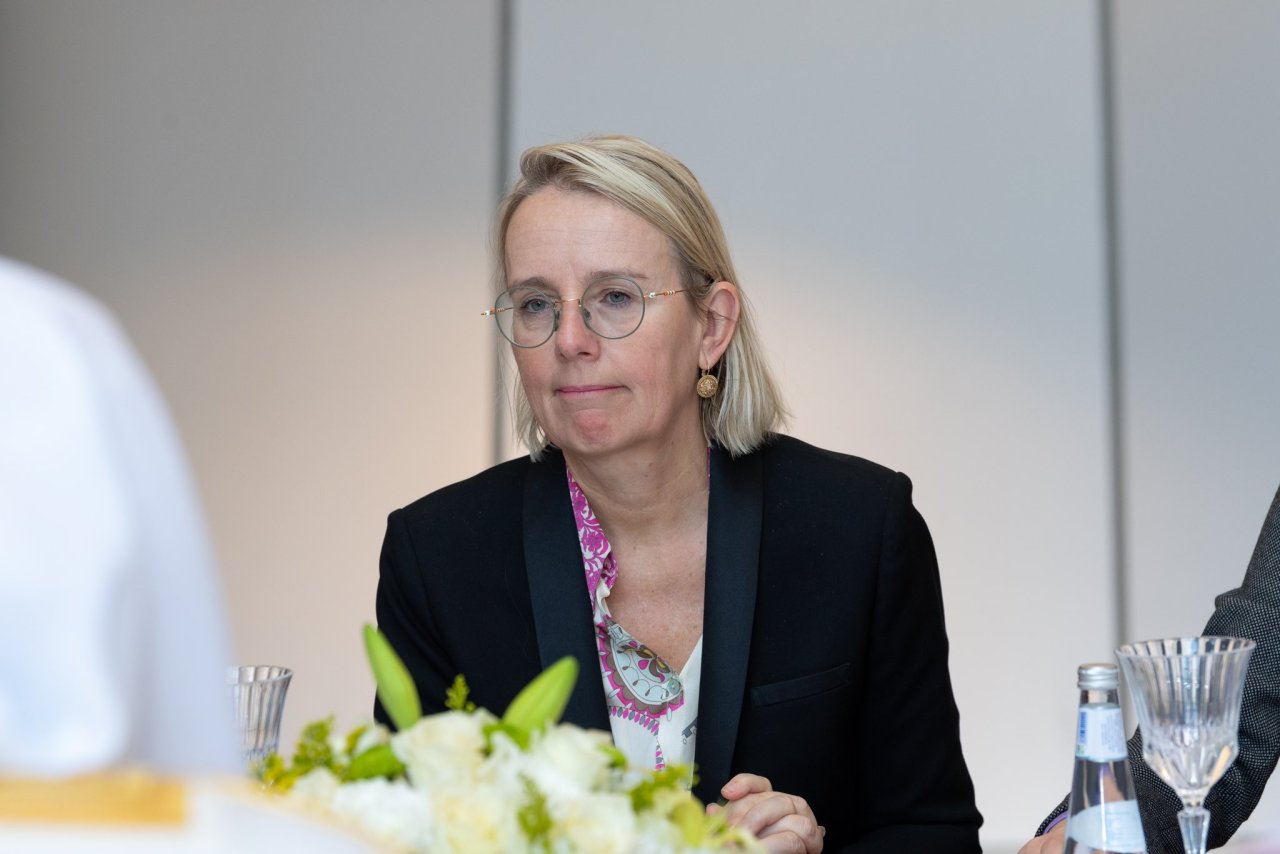 التقى معالي الأمين العام رئيس هيئة علماء المسلمين فضيلة الشيخ د.⁧محمد العيسى‬⁩ في مكتبه بالرياض سعادة مديرة شؤون الشرق الأوسط وشمال أفريقيا بهيئة العمل الخارجي بالاتحاد الأوروبي السيدة هيلين لوغال، والوفد المرافق لها