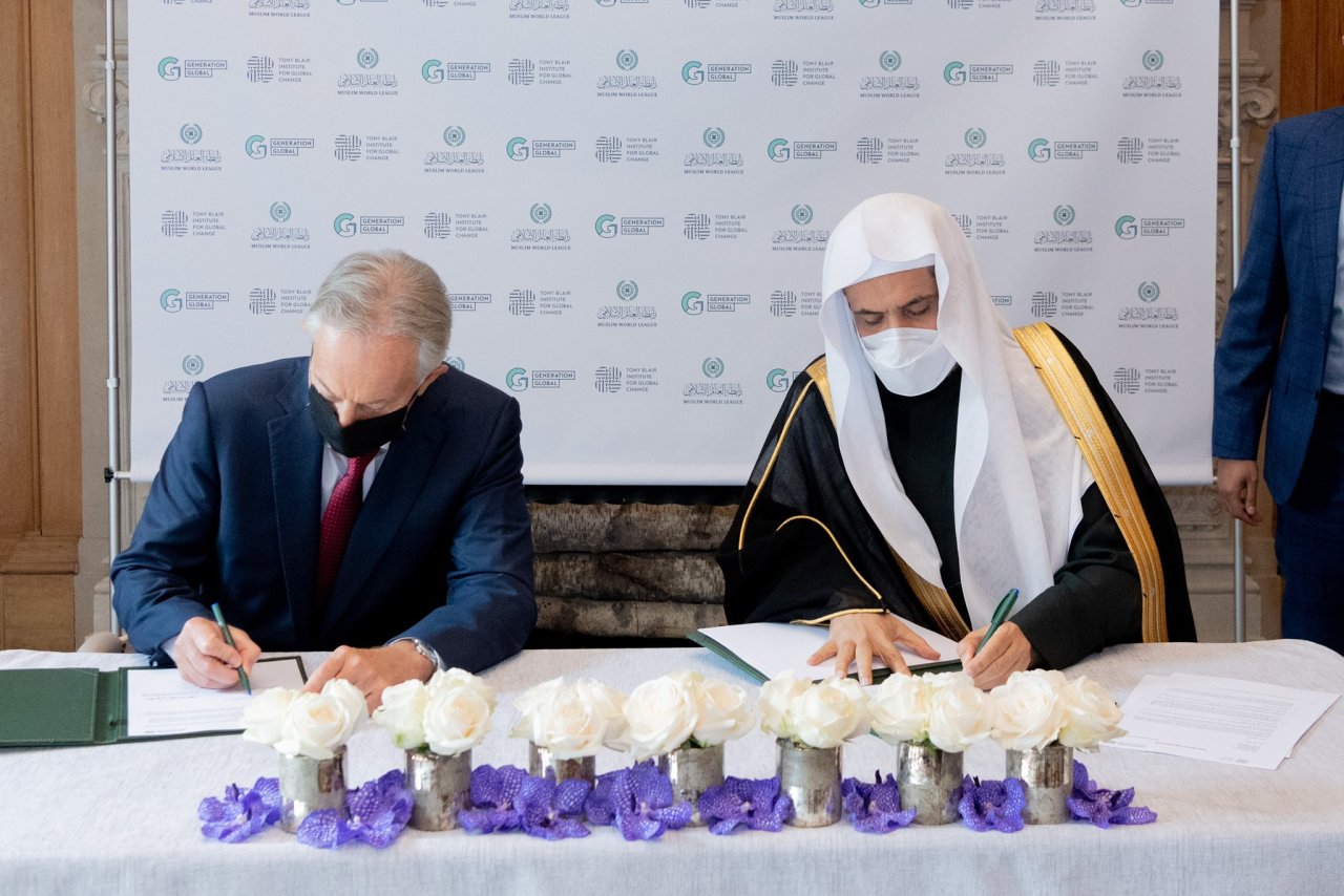 معالي الشيخ د. محمد العيسى‬⁩ يلتقي اليوم رئيس الوزراء البريطاني السابق السيد توني بلير