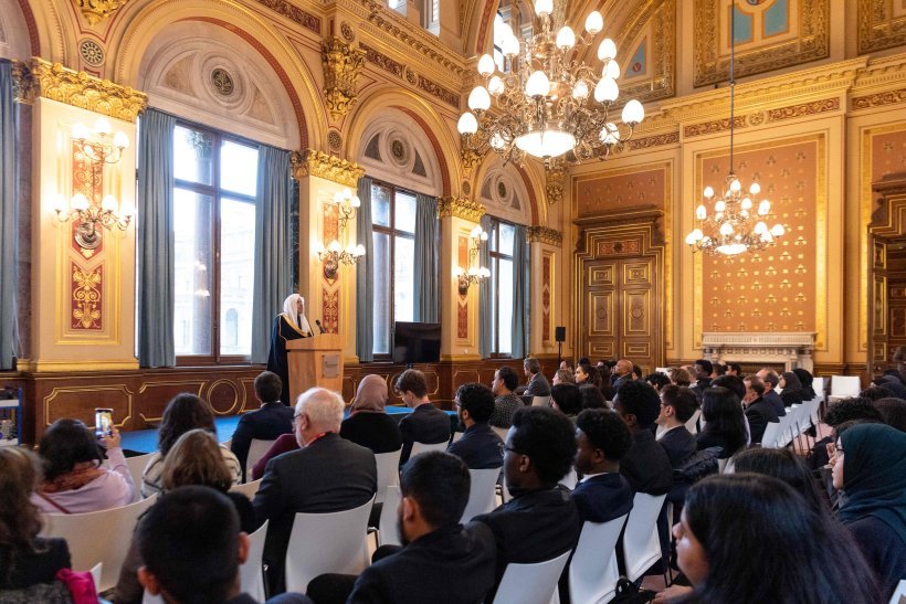 ‏وزارة الخارجية والكومنولث البريطانية تستضيف معالي الأمين العام رئيس هيئة علماء المسلمين فضيلة الشيخ د.⁧‫محمد العيسى‬⁩ في نقاشات موسَّعة، بحضور عدد من السفراء وطلاب الأكاديمية الدبلوماسية